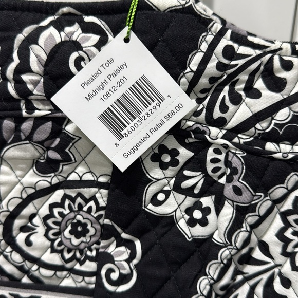 New with tags Vera Bradley midnight Paisley pleated tote - Picture 2 of 7